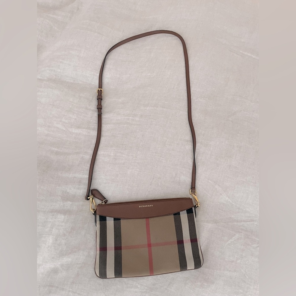 Authentic Burberry crossbody handbag in brown leather